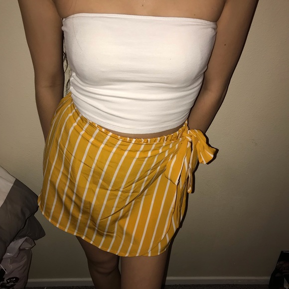 SOLD‼️ Yellow and White Striped Skort - Picture 8 of 8